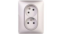 VALENA LIFE Gniazdo podwójne z/u 16A 2P+Z z przesłonami aluminium 753386-43383