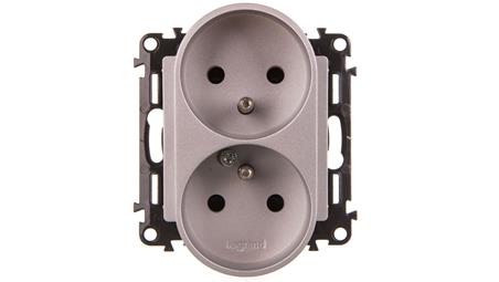 VALENA LIFE Gniazdo podwójne 2P+Z z przesłoną aluminium 753390-43216