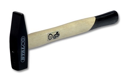 Młotek ślusarski 1500 g drewniany trzon