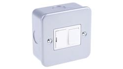 Gniazda i łączniki linii odgałęźnej 13A Montaż powierzchniowy 250V ac-44686