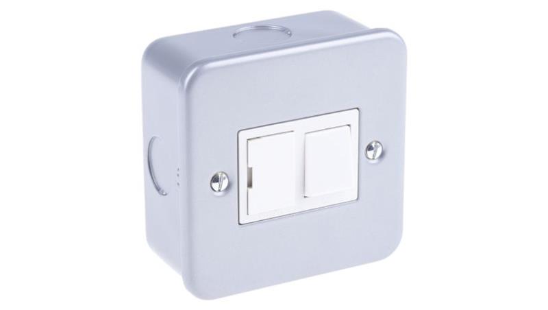 Gniazda i łączniki linii odgałęźnej 13A Montaż powierzchniowy 250V ac-44686