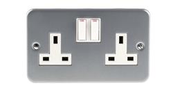 Gniazdo wtykowe podwójne natynkowe z przełącznikiem kolor Szary W budynkach, 13A, IP20 230V ac-29216