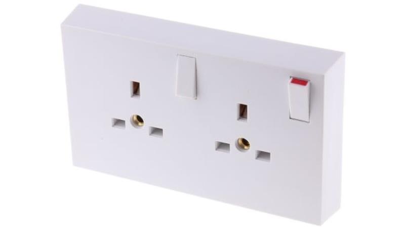 Gniazdo wtykowe podwójne natynkowe z przełącznikiem kolor Biały W budynkach, 13A, IP40 230V ac-29212