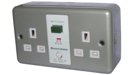 Gniazdo z wyłącznikiem różnicowoprądowym, 13A, BS 1363, BS 7288, l. ścieżek: 2, Pasywny, 30mA, Montaż powierzchniowy,-32038