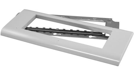 Ramka maskująca 6-modułowa z uchwytem metalowym, do kanałów KP90x60, 110x60, 130x60, 150x60 i puszek PU-6 RAMK-6/M-37283