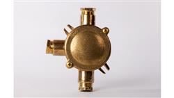 Mosiężna puszka rozgałęźna, natynkowa - 3 wyjścia AN3/3-74964