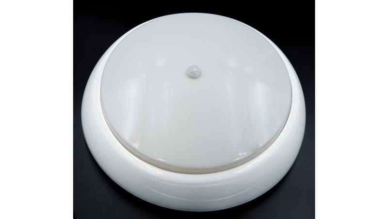 Oprawa KAJKO XL, E27 z czujnikiem ruchu PIR, 75W, biała-polipropylen, klosz przeźroczysty-poliwęglan, IP44, IK10 A2900-P-PIR-535