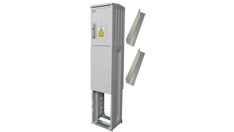 Rozdzielnica elektryczna, obudowa termoutwardzalna na fundamencie z kątownikami typ OZ26x40+F-63354