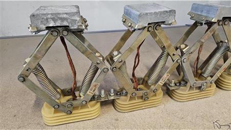 Odbierak prądu sprężynujący DZ-100 A31-2100-10898